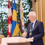 Burgemeester Weterings tijdens de raadsvergadering van april 2024.