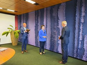 Onno Hoes wordt door de commissaris van de Koning Ina Adema beëdigd als burgemeester van Tilburg